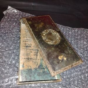 Vintage cigarette boc